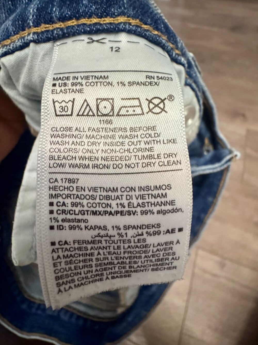 👖 Old Navy Mid-Rise Boyfriend Distressed Jeans Size 12 Raw Hem - Picture 10 of 11